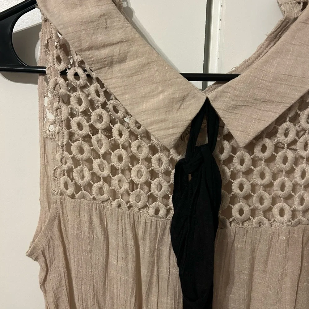 Sweet Wanderer Beige Lace Blouse with Black Tie - Picture 3 of 5